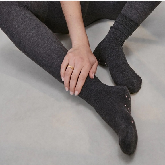 LUNYA NWOT Restore Seamless Sock in Mercurial Grey One Size - Picture 5 of 5
